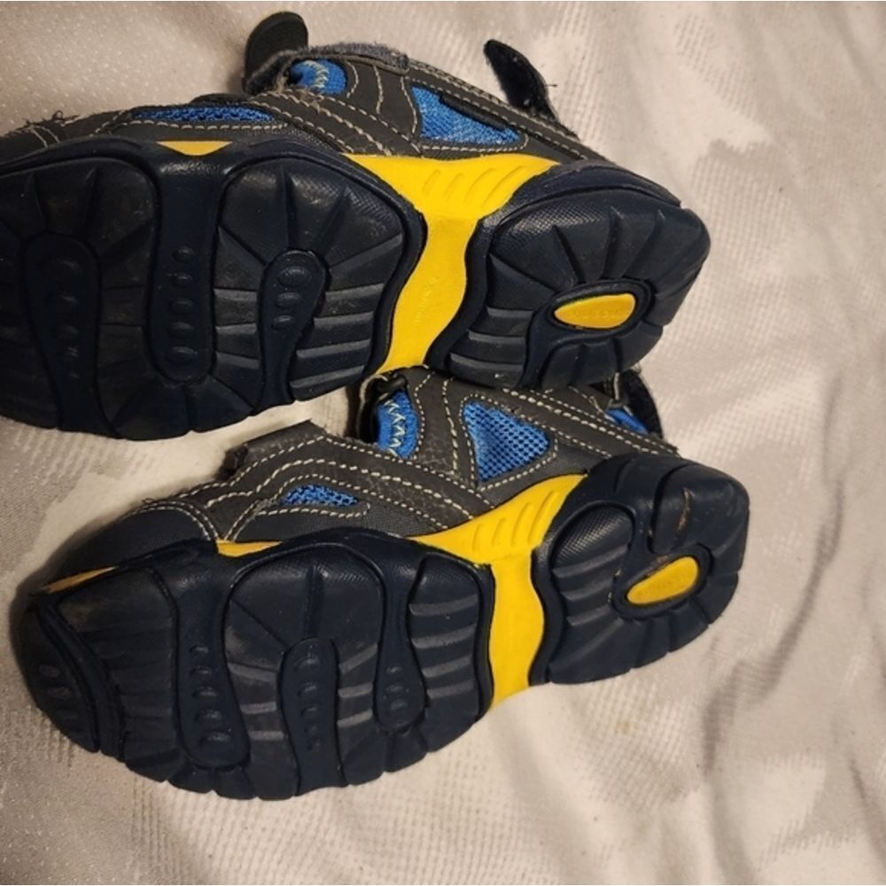 Boys Outdoor Shoes Versatile Walking, Hiking, Water & More Never Worn - Picture 5 of 8
